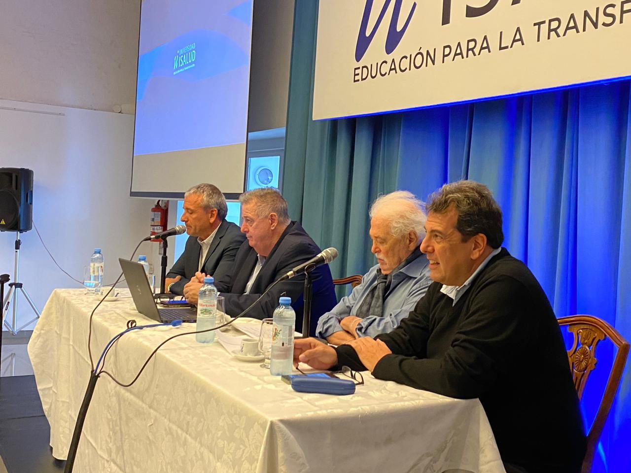 Ginés reapareció en un debate sobre el futuro y desafíos de la salud en Argentina