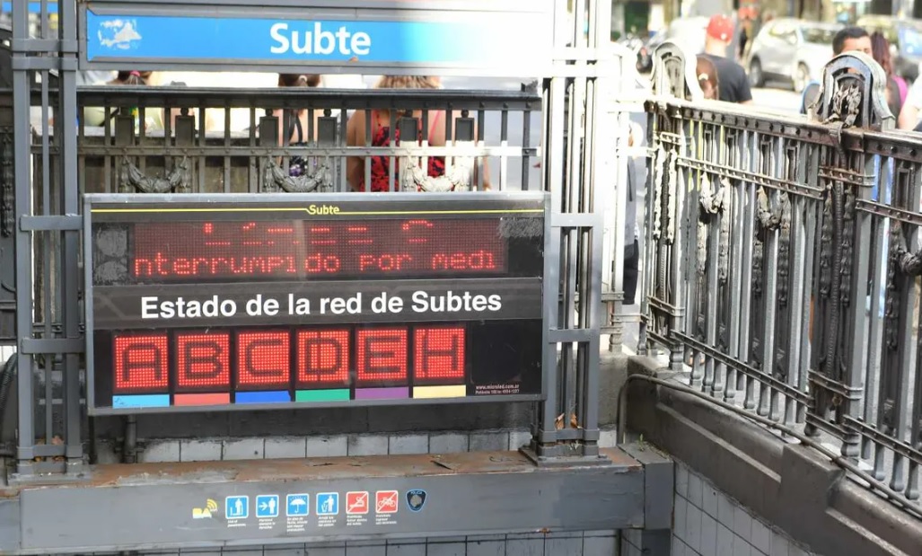 Lunes caótico: paro de subte escalonado en todas las líneas