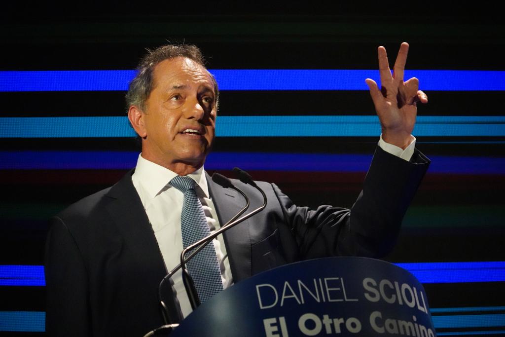 Scioli insiste con las PASO: "Que decida la gente"
