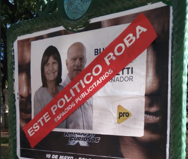 Escrachan a Bullrich por intrusar espacios publicitarios