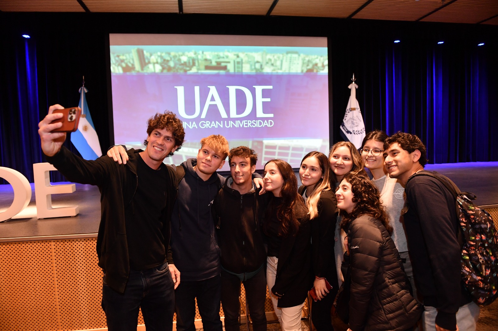 Lousteau propuso reconvertir el microcentro en un barrio joven