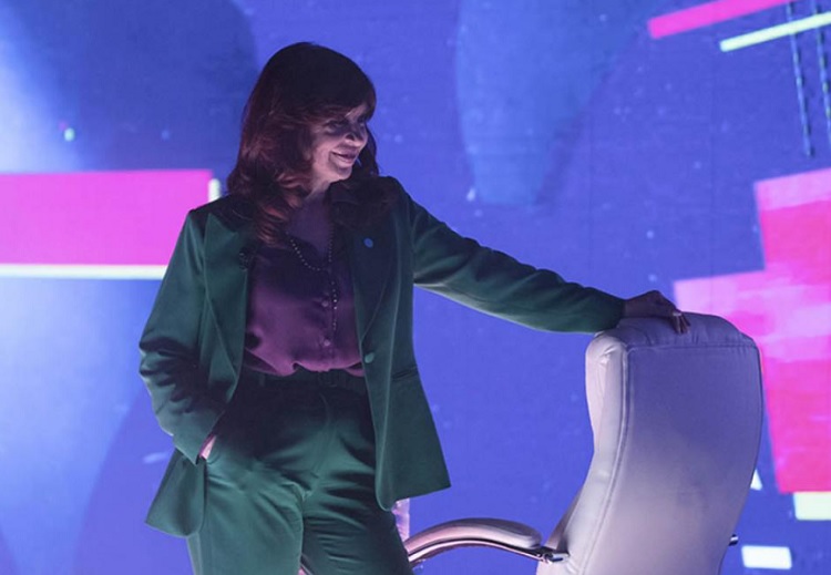 Cristina: "Ganar depende de que volvamos a enamorar a la sociedad"