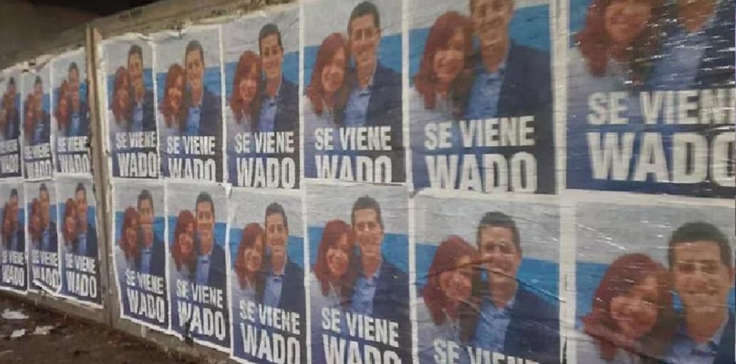 Tras el acto de CFK, "Wado" arrancó la campaña con afiches y un spot