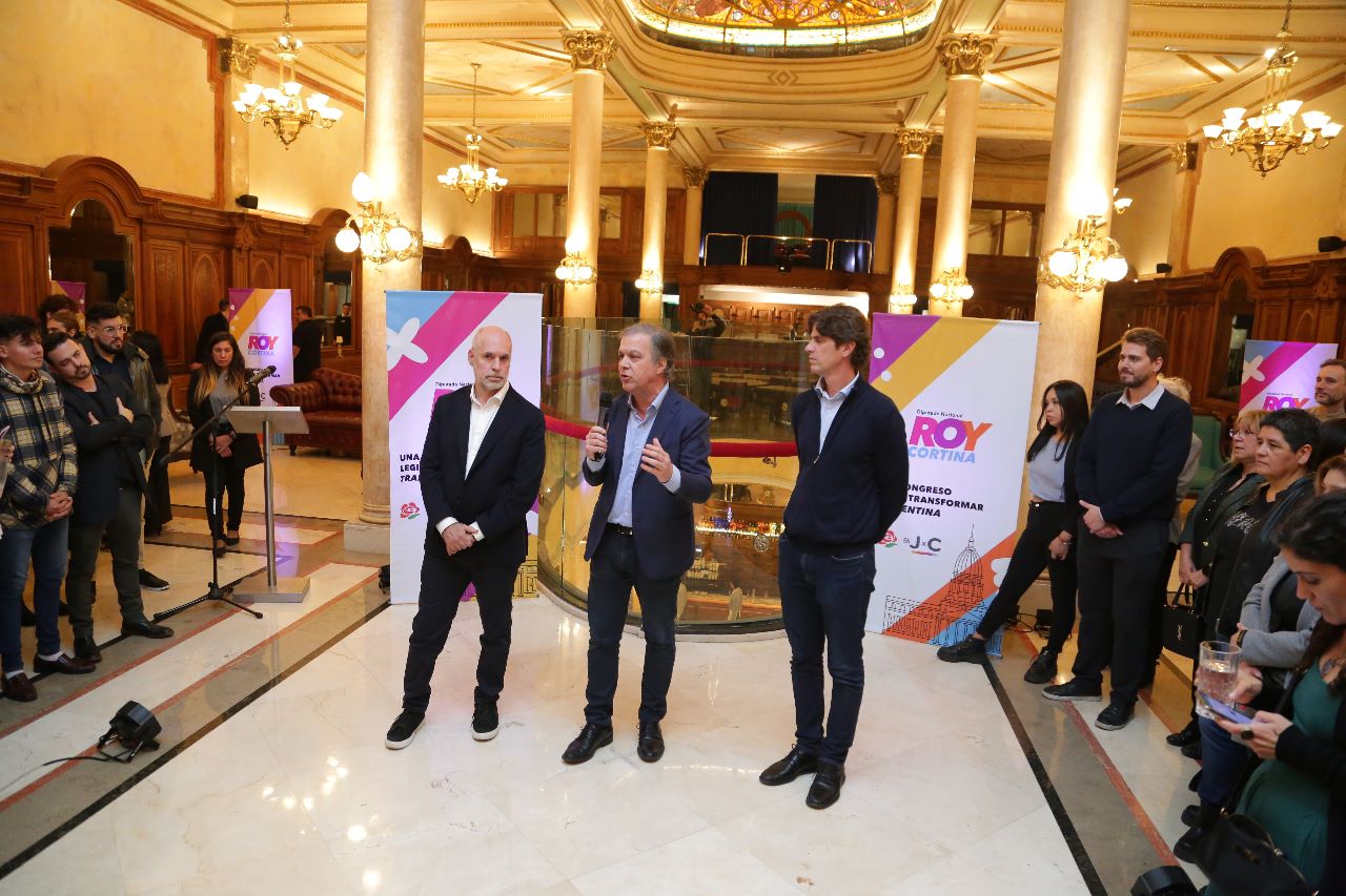 Roy Cortina lanzó su precandidatura como diputado nacional