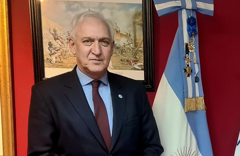 Fuks renunció a la embajada de Ecuador y Alberto le dio un nuevo cargo