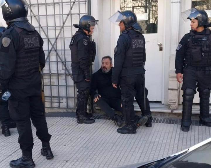 Represión y desalojo en la Casa Cultural Pringles