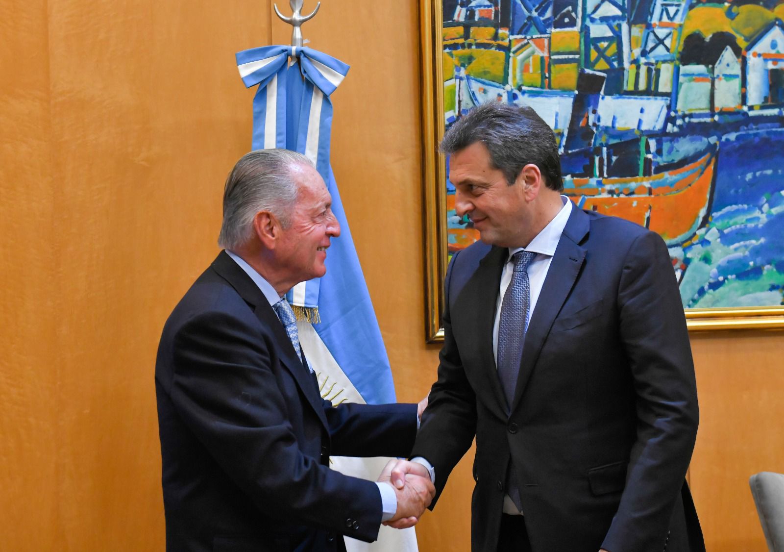 Massa repasó con Funes de Rioja los datos de crecimiento industrial