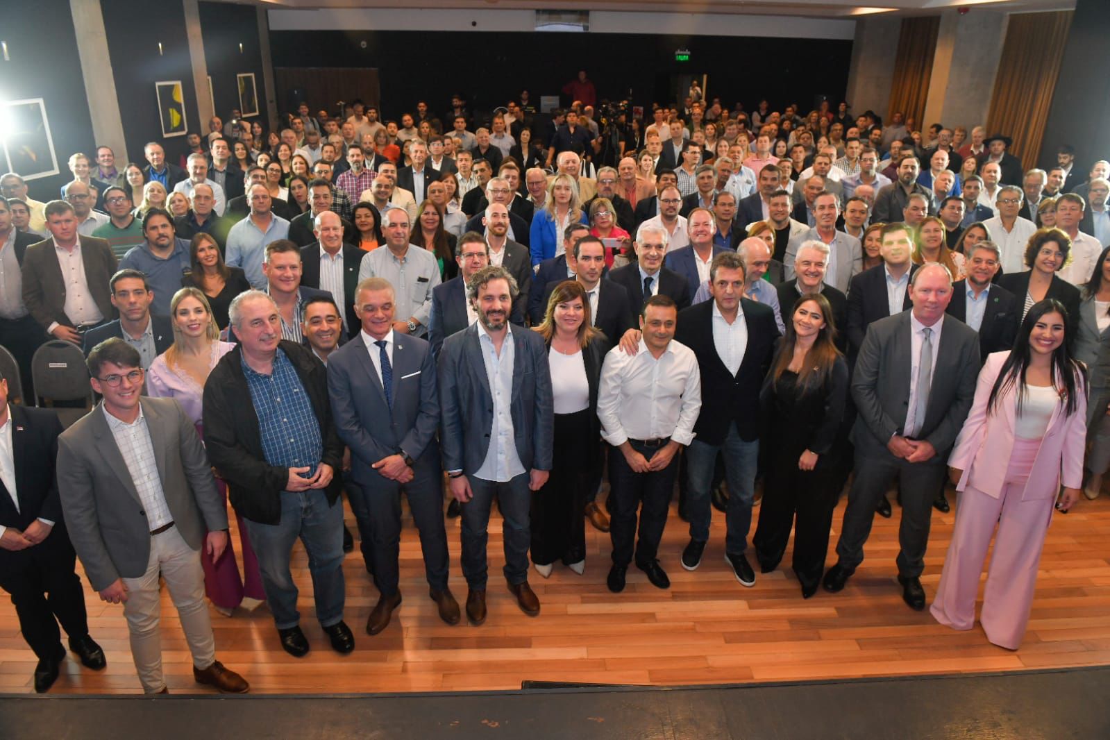 Rovira en Misiones va con Massa: 78 intendentes le dieron su apoyo