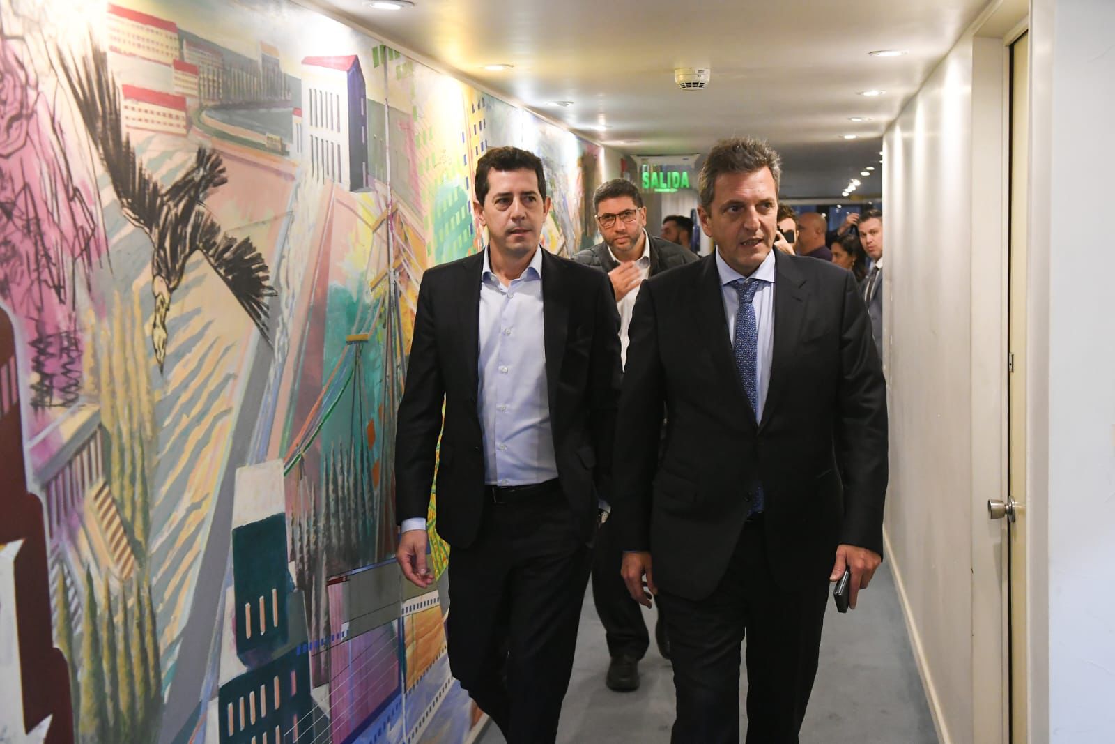 Massa, junto a "Wado" y Olmos, sumó el apoyo de los gobernadores