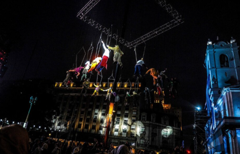 Buenos Aires festejó 40 años de democracia con un mega festival en Plaza de Mayo