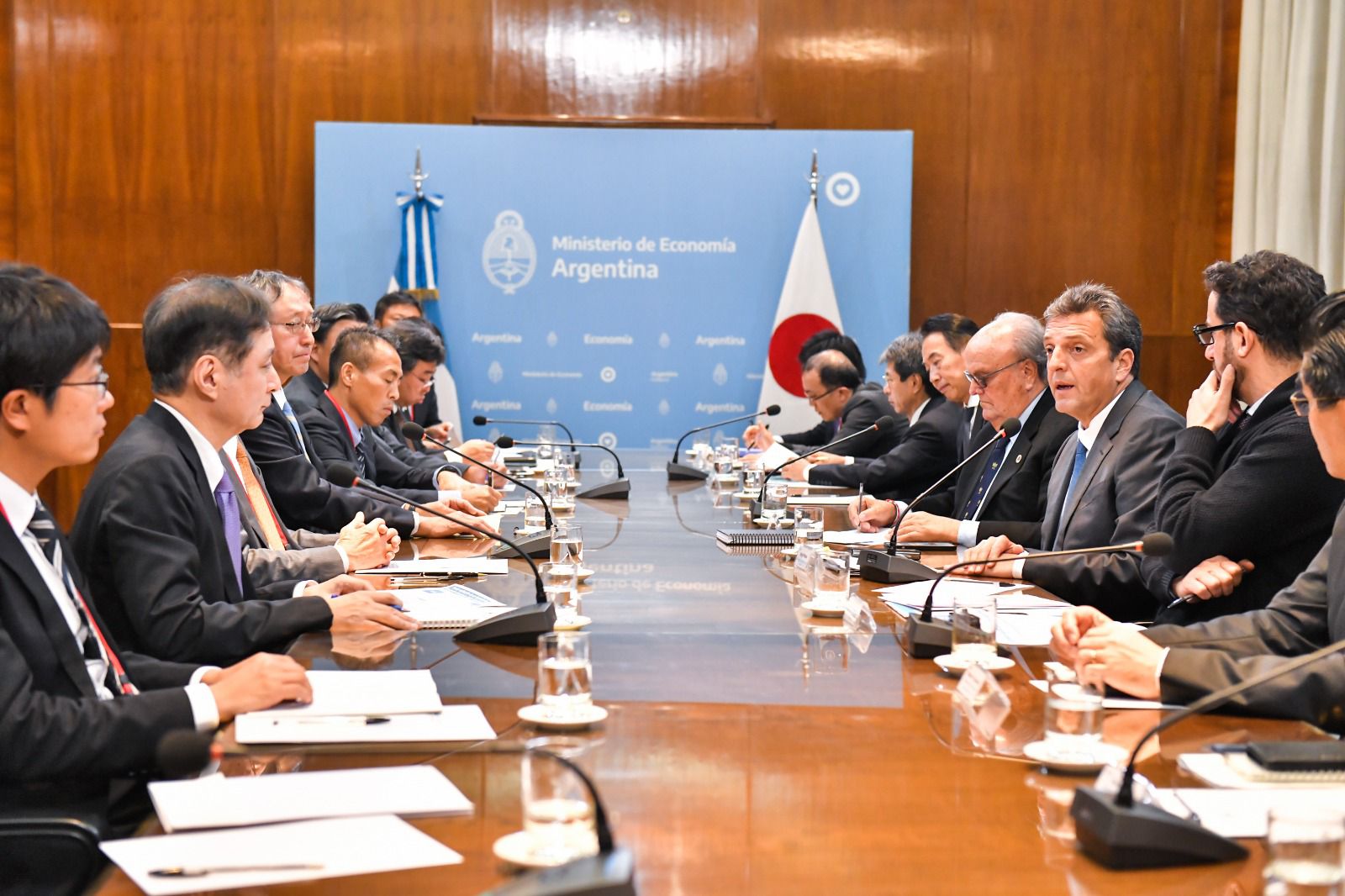 Massa recibió a empresarios japoneses para acelerar inversiones productivas