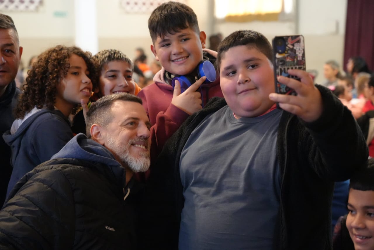 Vacaciones: Kravetz visitó el ciclo de cine y teatro gratuito