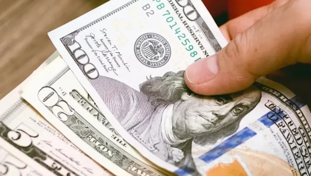 Suba histórica: dólar libre alcanzó los $1.345, ¿qué impacto tendrá?