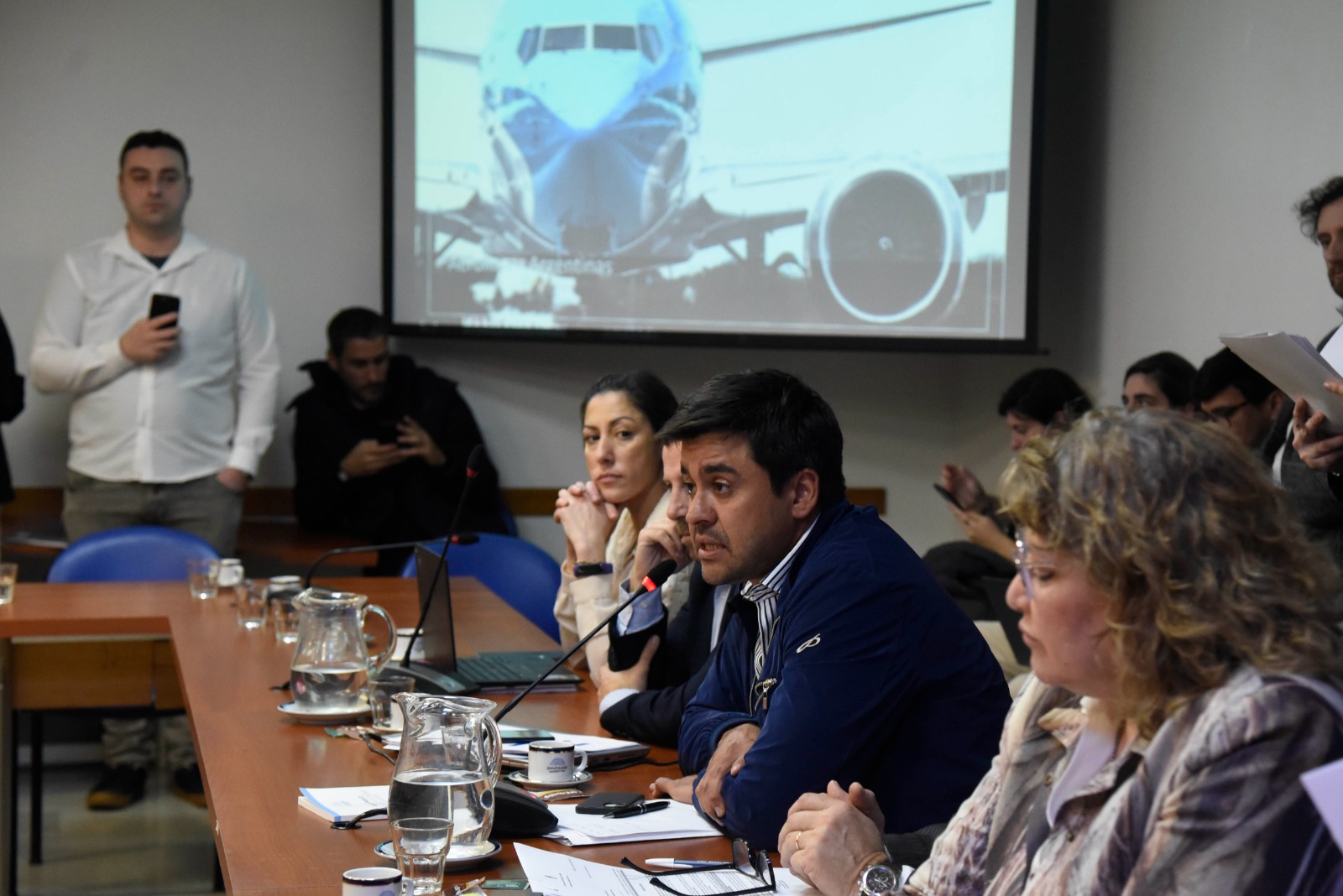Sin la oposición, el FdT trató el proyecto para evitar privatizar Aerolíneas