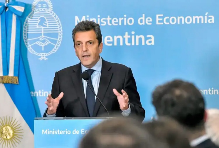 Massa anunció desembolsos para comerciantes saqueados