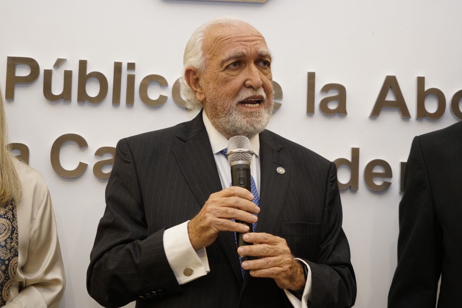 “Vamos a seguir defendiendo la Constitución, la República y los derechos”