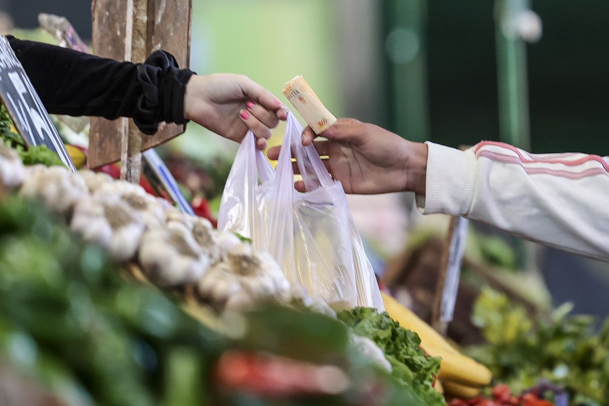 Los alimentos subieron un 27% en el Conurbano y superaron el Salario Mínimo