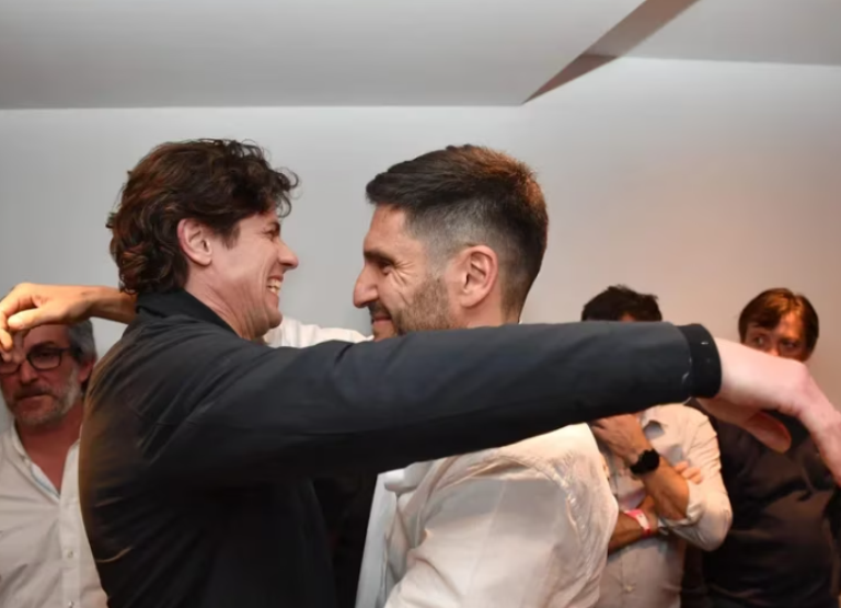 El radical Maxi Pullaro duplicó y puso de rodillas al peronismo en Santa Fe