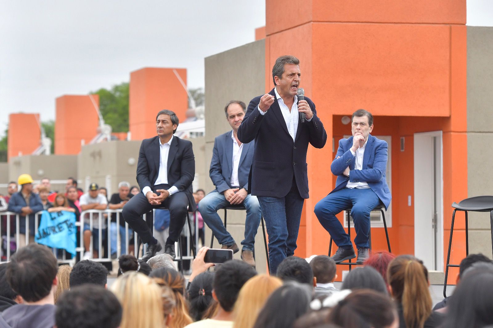 Massa: "Vamos a apostar al trabajo, la producción y la educación"