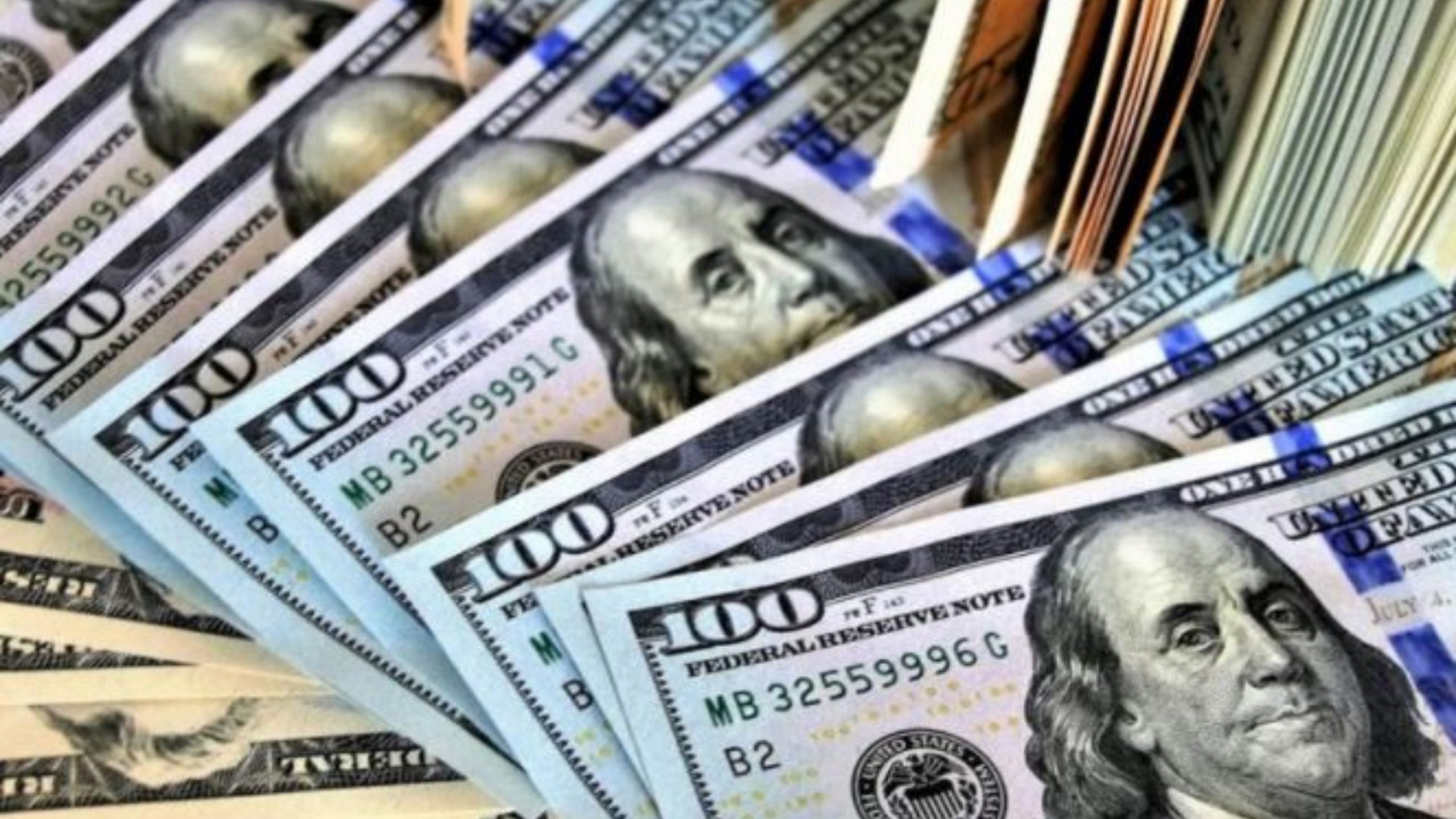 El dólar blue llegó a los $800 y toca un nuevo récord histórico