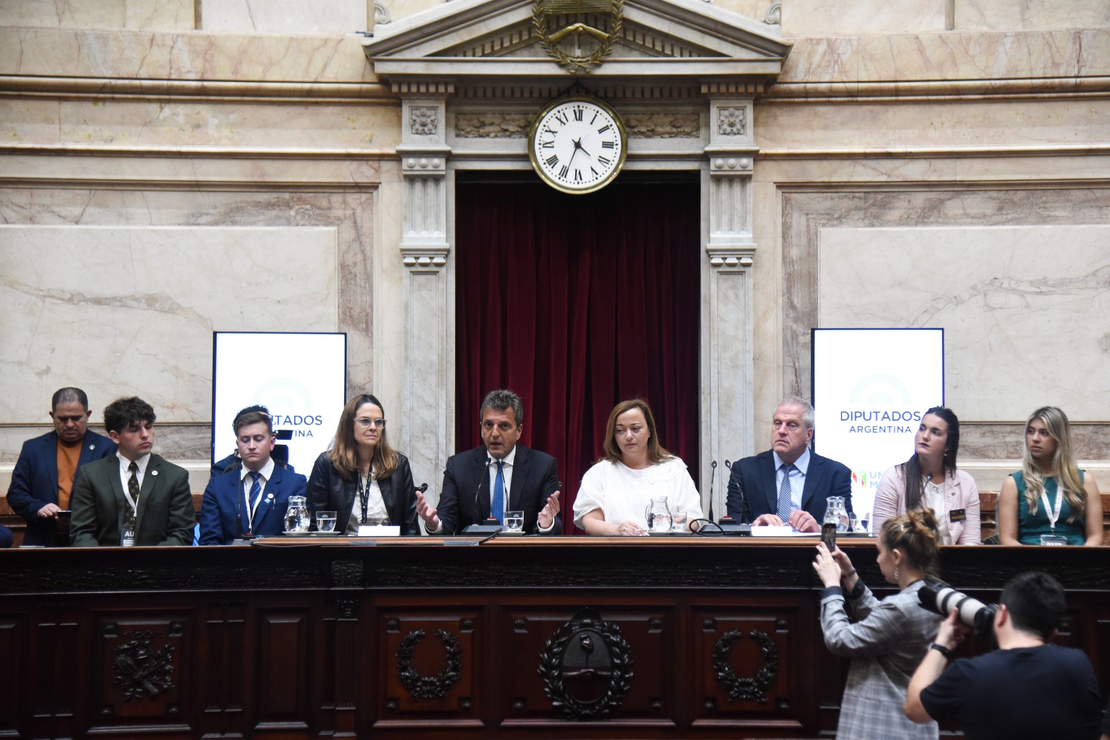 Massa y Moreau encabezaron el encuentro “Uniendo Metas” junto a 900 jóvenes