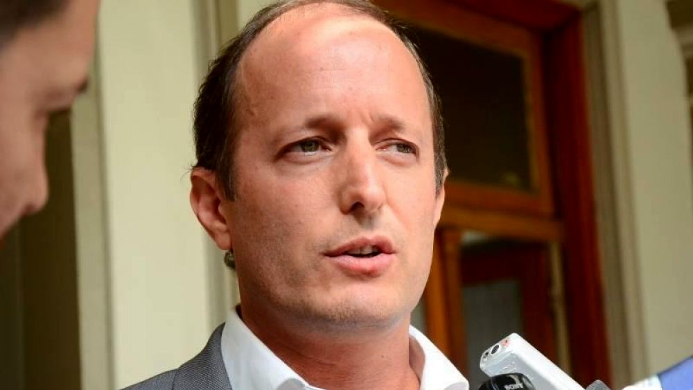 Aparecieron fotos de Insaurralde en un yate de lujo recorriendo Marbella