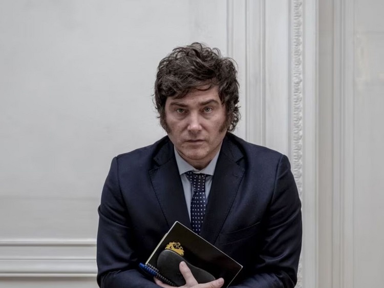 Milei presentó una cautelar para frenar contrataciones y licitaciones