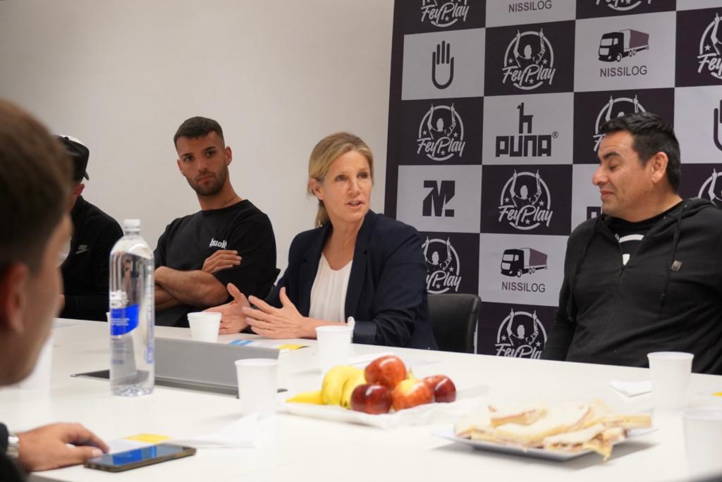 Hotton se reunió con deportistas para establecer una agenda de trabajo