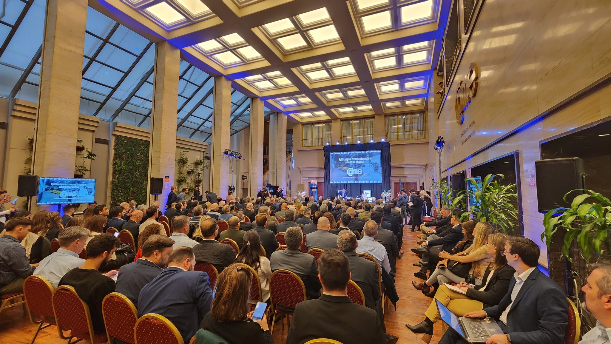 Massa, Schiaretti y Petri explicaron sus propuestas en un evento de CAME