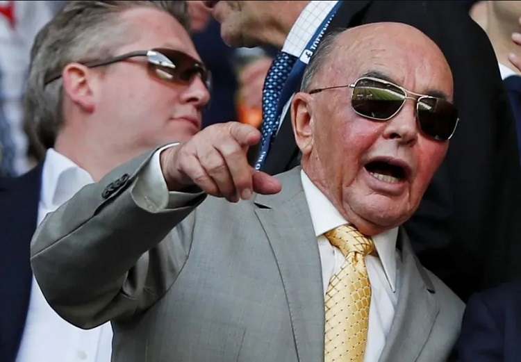 El Gobierno impulsa una acción judicial contra el magnate Joe Lewis