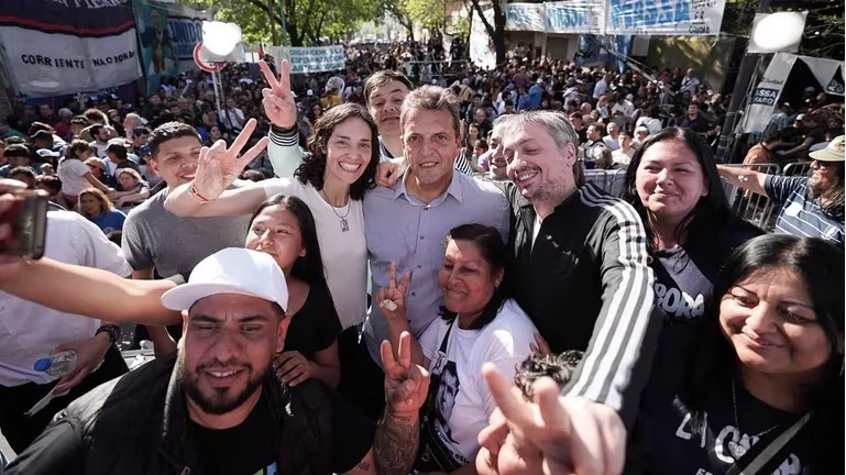 Massa y Máximo se mostraron juntos en un acto en Flores