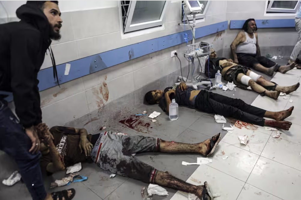 Israel bombardeó un hospital en la Franja de Gaza: hay cientos de muertos