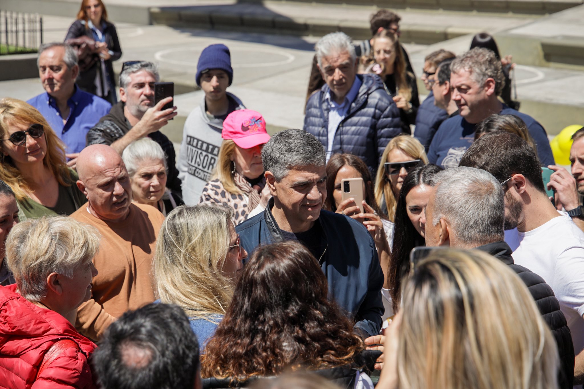 Jorge Macri recorrió los barrios del centro y oeste de la Ciudad