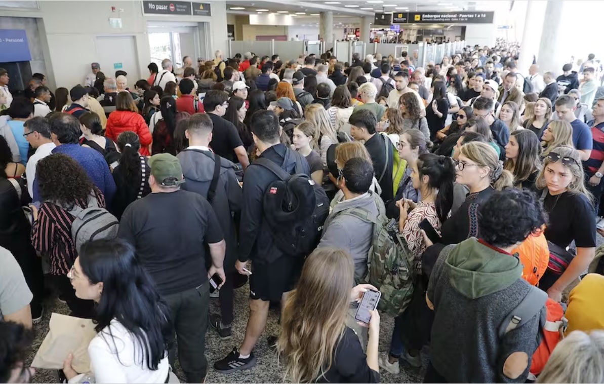 Caos en Aeroparque por una amenaza de bomba: vuelos demorados