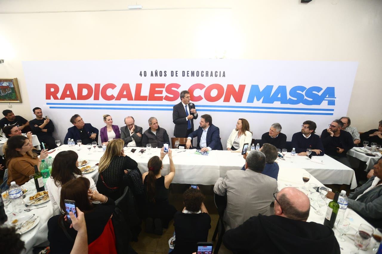 Massa se reunió con radicales y llamó a construir "una nueva mayoría"