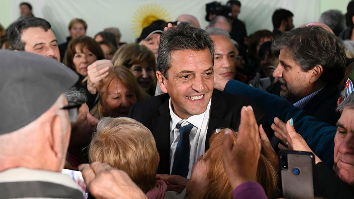 Massa se reunió con jubilados y participó de la apertura del Festival de Cine