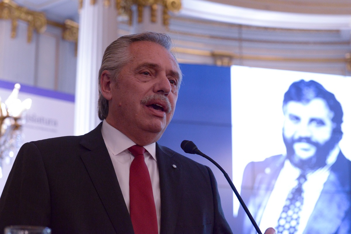 Con la presencia de Alberto, la Legislatura homenajeó a Pandolfi