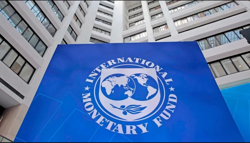 El FMI advirtió que una devaluación complica el pago de la deuda