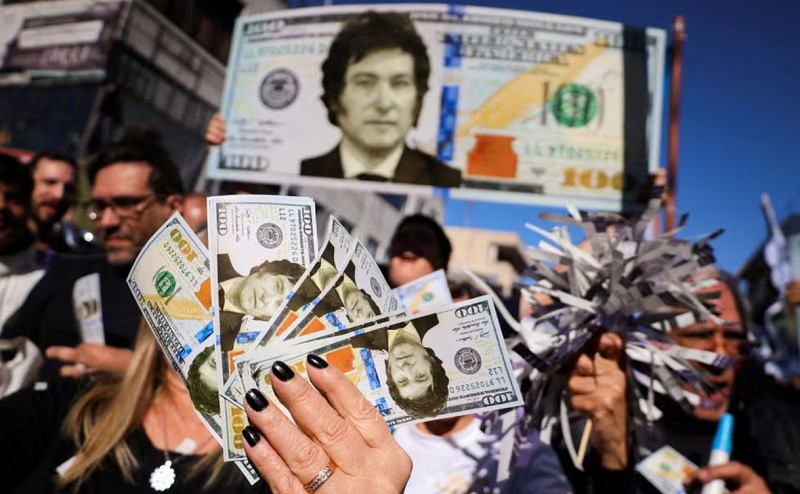 Economistas internacionales temen "devastación y caos" si gana Milei