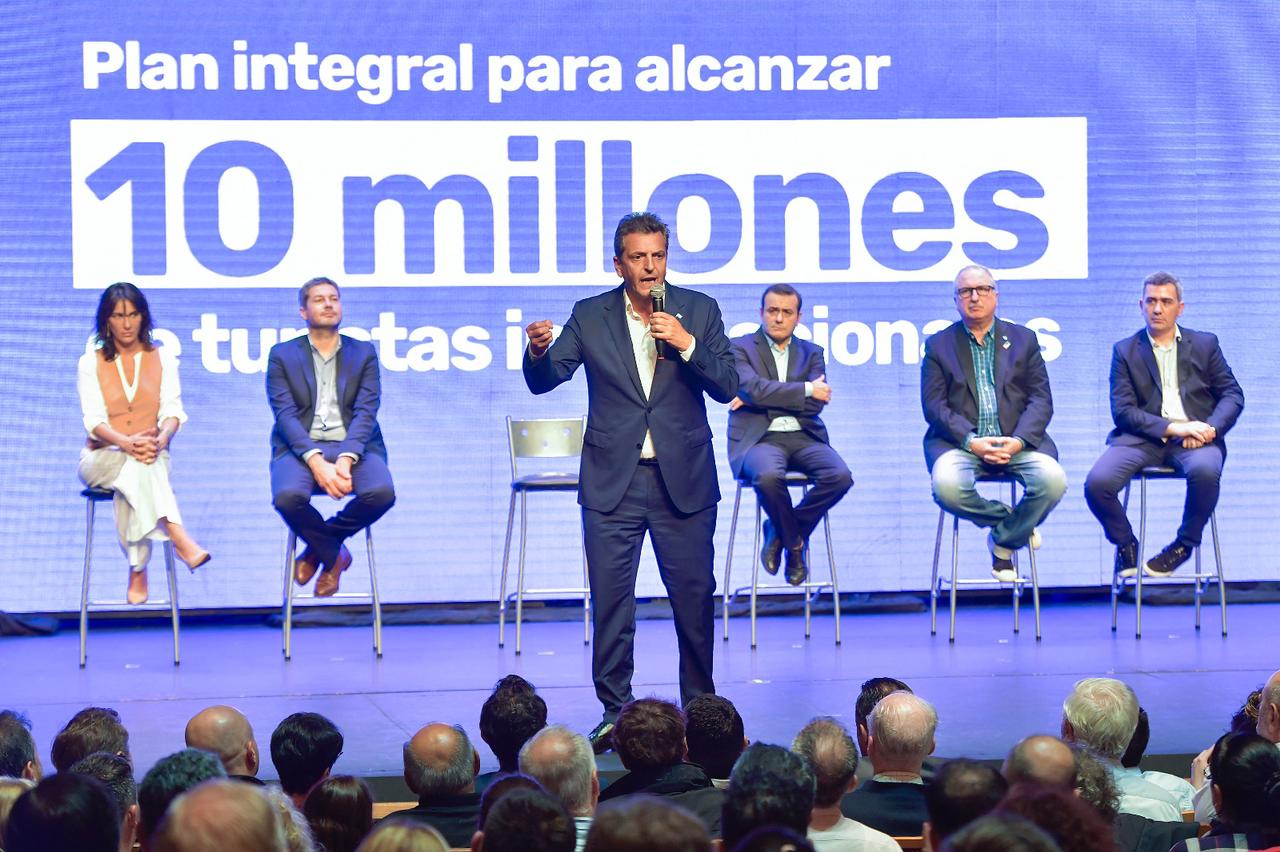 Massa: "Para el desarrollo del turismo es clave la previsibilidad y la inversión"