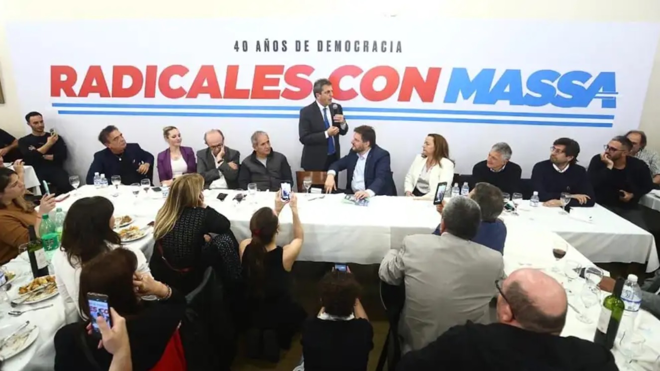 Un sector de la izquierda y de la UCR votarán a Massa: "Civilización o barbarie"