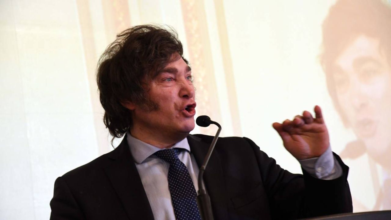 Milei viaja a EE.UU con "Toto" Caputo: reunión con funcionarios de Biden