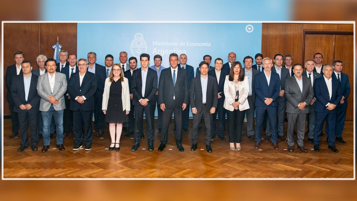 Massa garantizó a los gobernadores los fondos para sueldos y aguinaldos