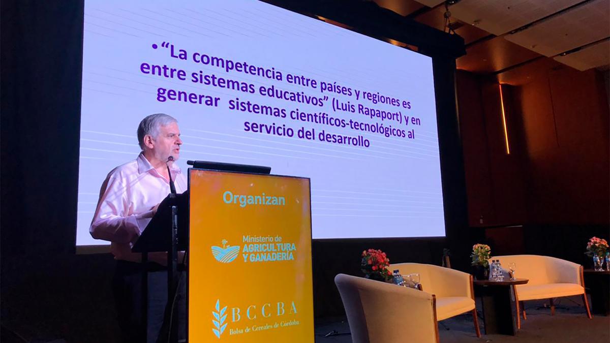 Vilella presentó un "plan exportador" y quita de retenciones