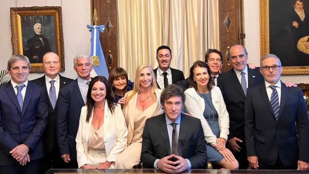 Asumió el nuevo Gabinete: 9 ministerios y Karina Milei es Secretaria General