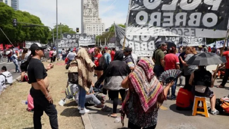 El Gobierno auditará el Potenciar Trabajo: “El que corta, no cobra”