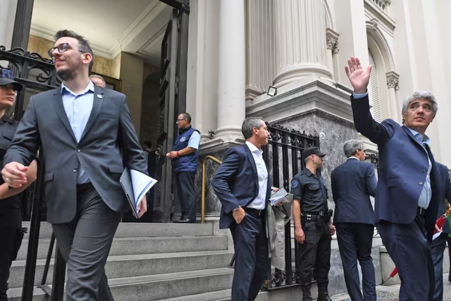 Bausili le adelantó a banqueros que el dólar oficial congelado durará poco