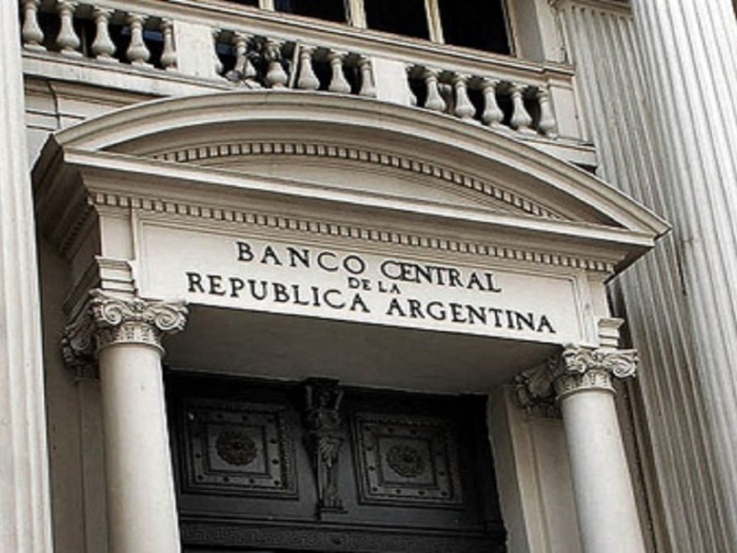 El BCRA bajó la tasa de política monetaria: qué pasa con los plazos fijos