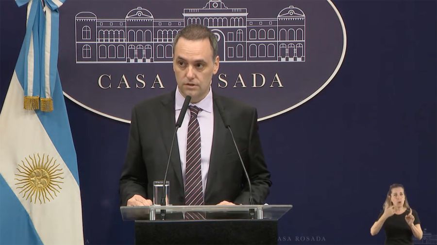 Adorni: "Si van a marchar, háganlo como marca la ley y el protocolo"