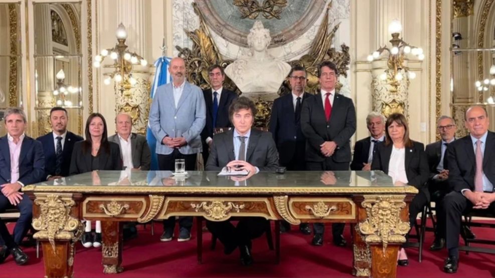 DNU de Milei: privatizaciones, desregulación de obras sociales y deroga Ley de Alquileres